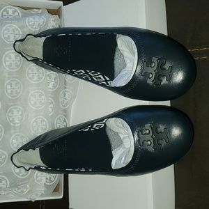 New in box Tory Burch Fitz Ballet Napa Leather Shoe Tory Navy 7.5. NWT
